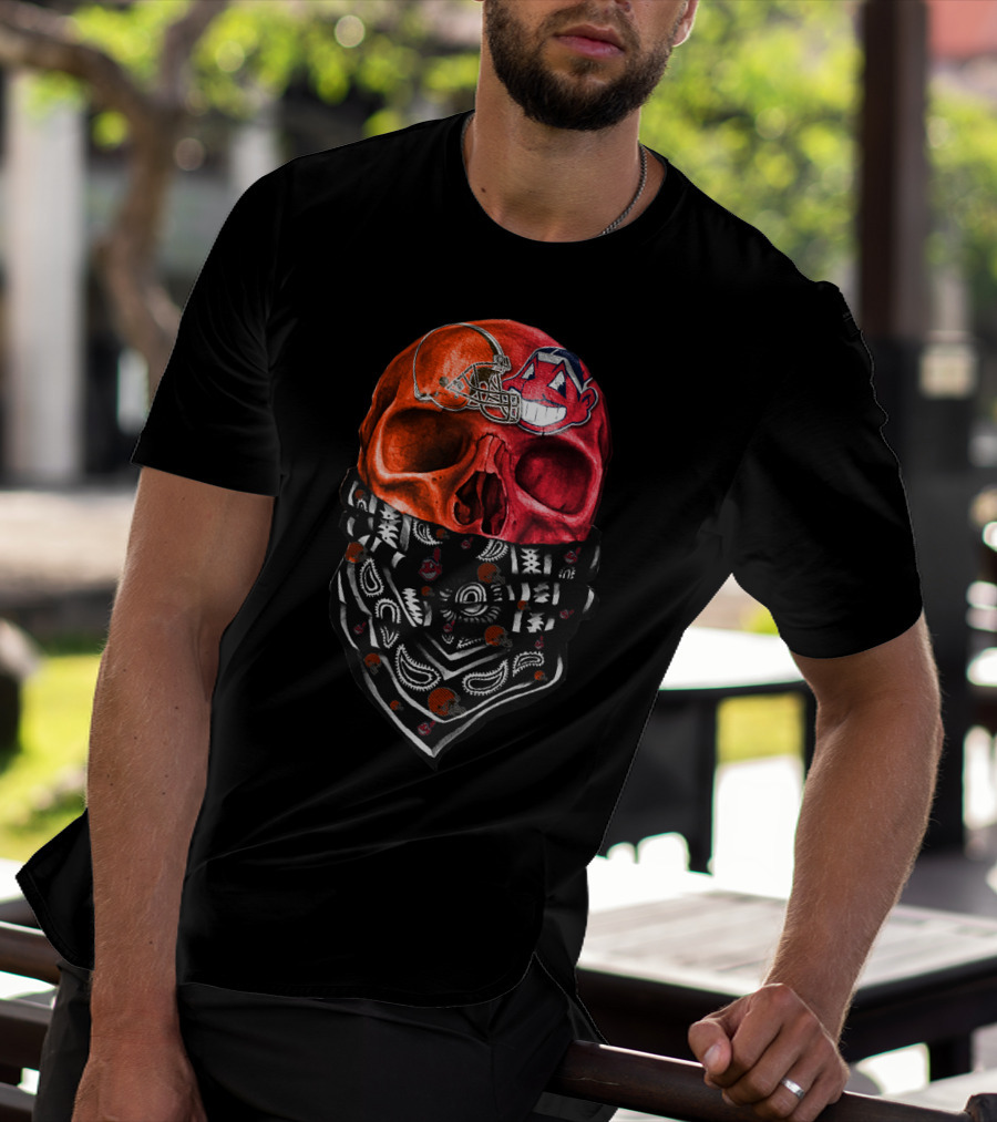 Cleveland Skull Bandana Vintage Style Sports Fan Sku T-Shirt