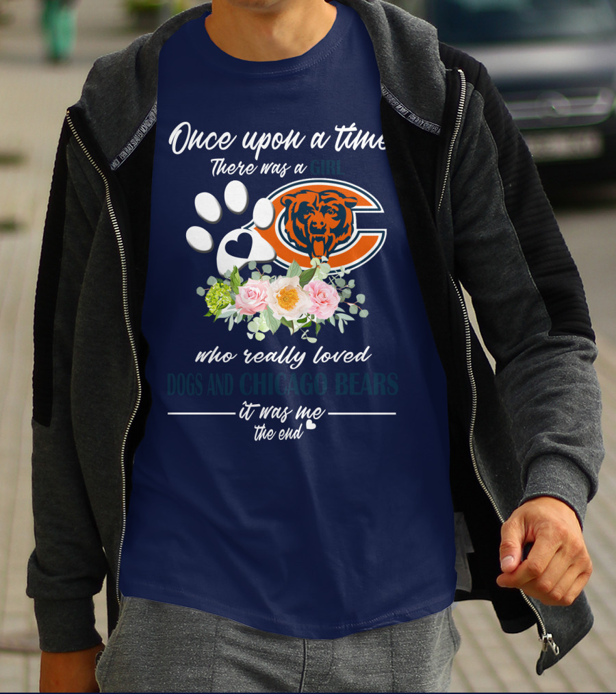 Once Upon A Time There Was A Girl Who Really Loved Dogs And Chicago Bears It Was Me The End T-Shirt