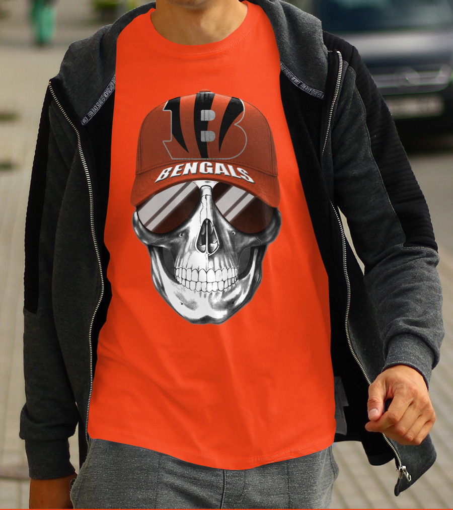 Cincinnati Bengals Skull With Cap And Mirrored Sunglasses T-Shirt