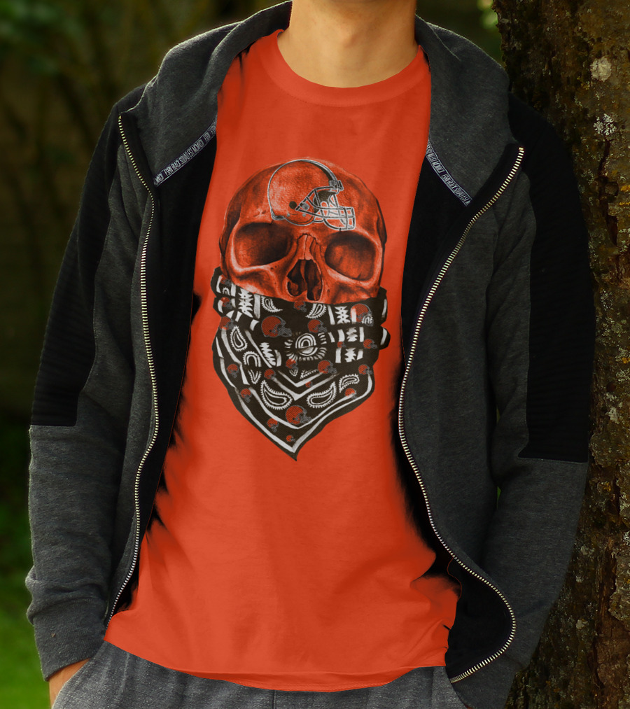 Cleveland Browns Skull With Helmet And Bandana T-Shirt