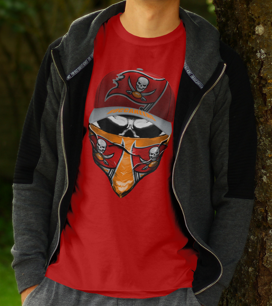 Buccaneers Skull Logo Hat And Bandana Red T-Shirt