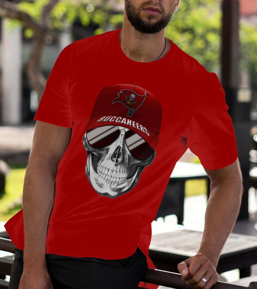 Tampa Bay Buccaneers Skull With Red Cap T-Shirt