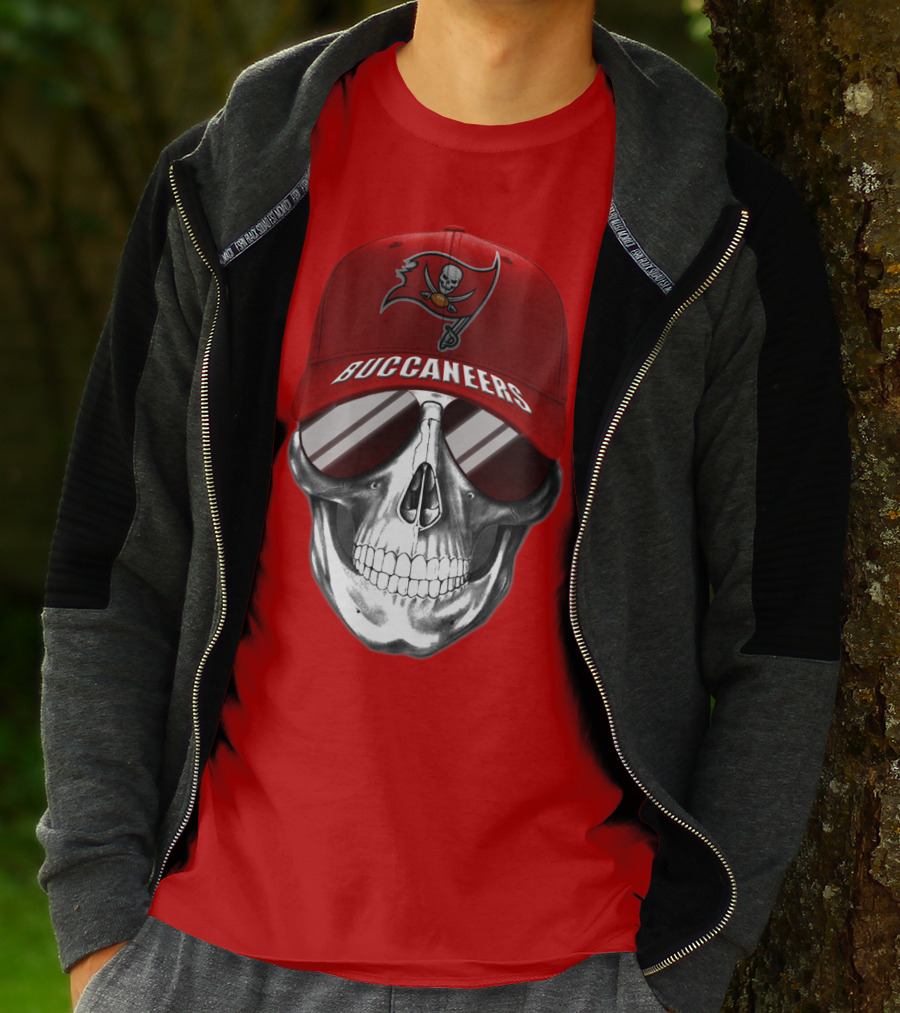 Tampa Bay Buccaneers Skull With Red Cap T-Shirt