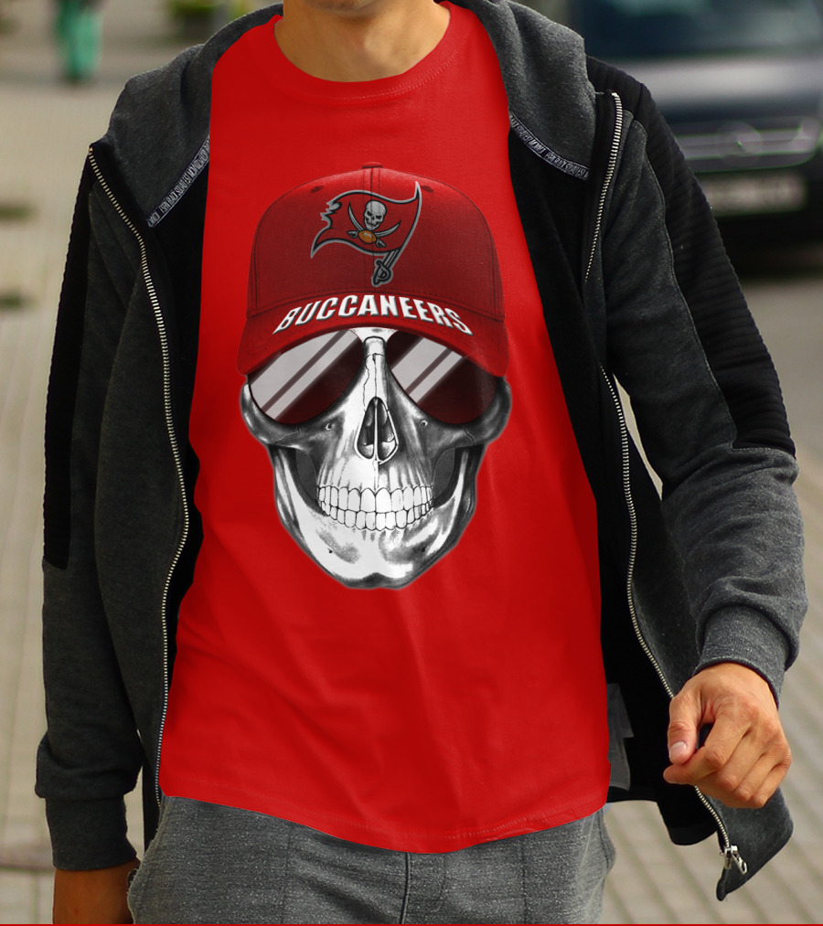 Tampa Bay Buccaneers Skull With Red Cap T-Shirt