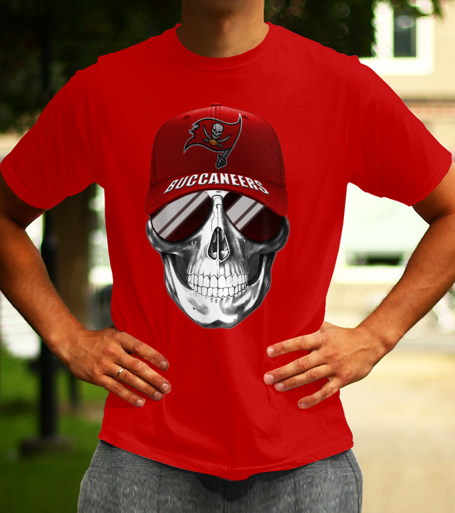 Tampa Bay Buccaneers Skull With Red Cap T-Shirt