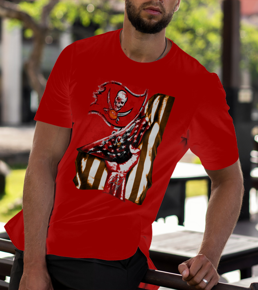 Tampa Bay Buccaneers Skull Flag And Hand With Stars And Stripes T-Shirt