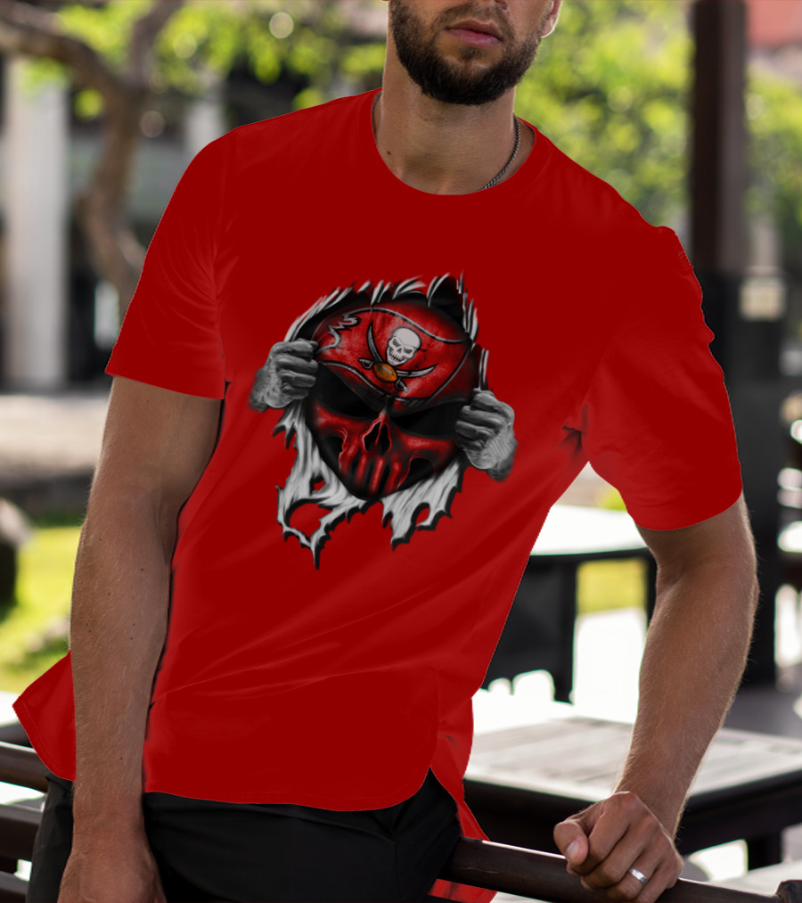 Tampa Bay Buccaneers Skull Face Peeling Back T-Shirt
