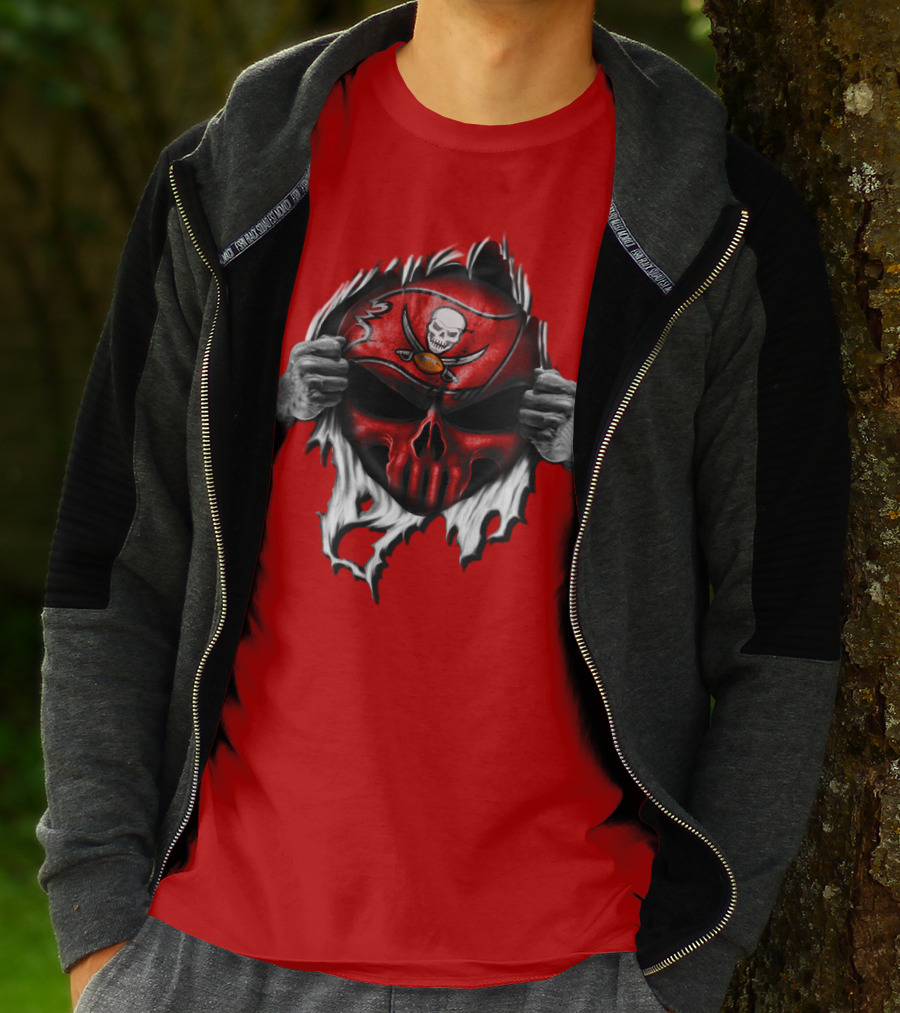 Tampa Bay Buccaneers Skull Face Peeling Back T-Shirt