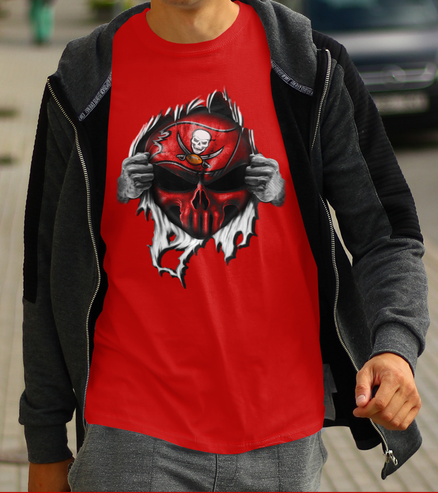 Tampa Bay Buccaneers Skull Face Peeling Back T-Shirt