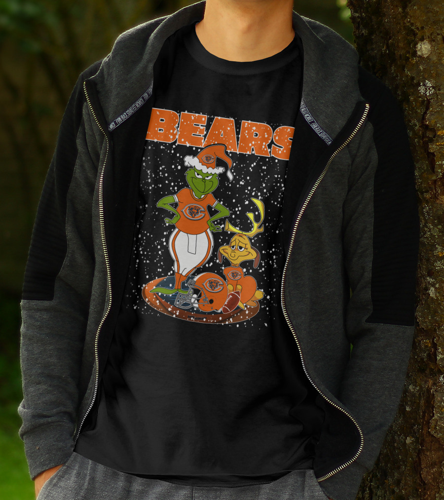 BEARS Grinchxmas CHICAGO BEARS Football Helmet And Santa Hat T-Shirt