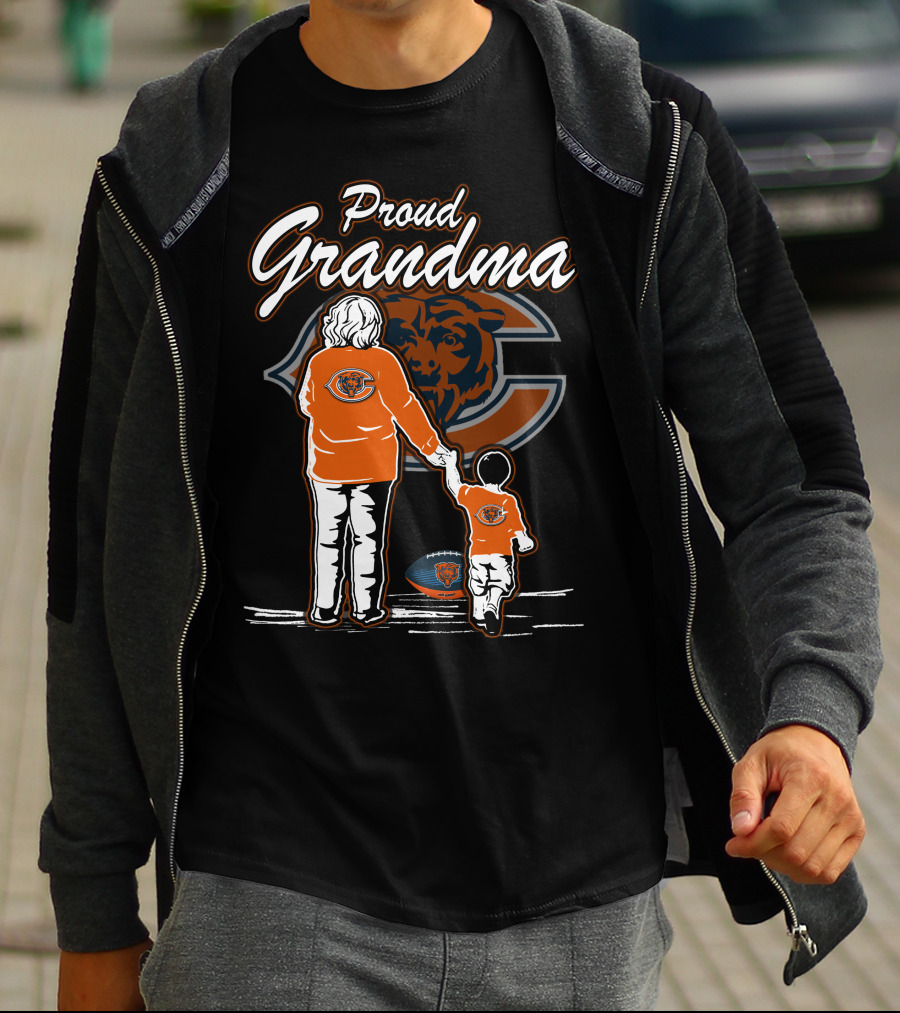 Proud Grandma Chicago Bears Football Family Fan With Child And Bear T-Shirt
