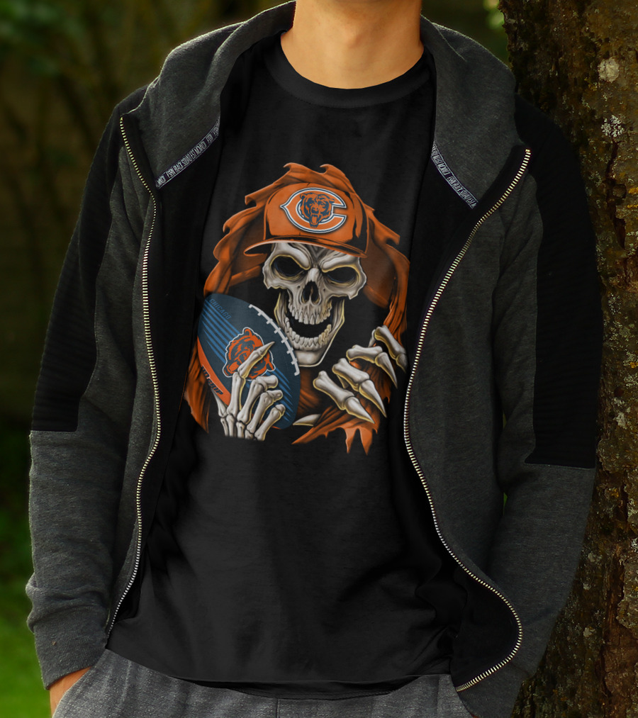 Skullbong CHICAGO BEARS Skeleton Holding Football T-Shirt