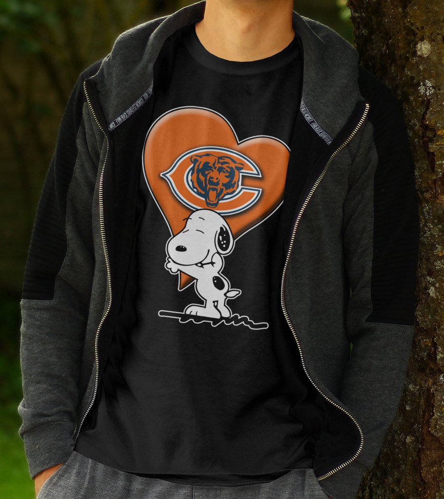 Snoopy Heart Chicago Bears Retro Logo Hug T-Shirt