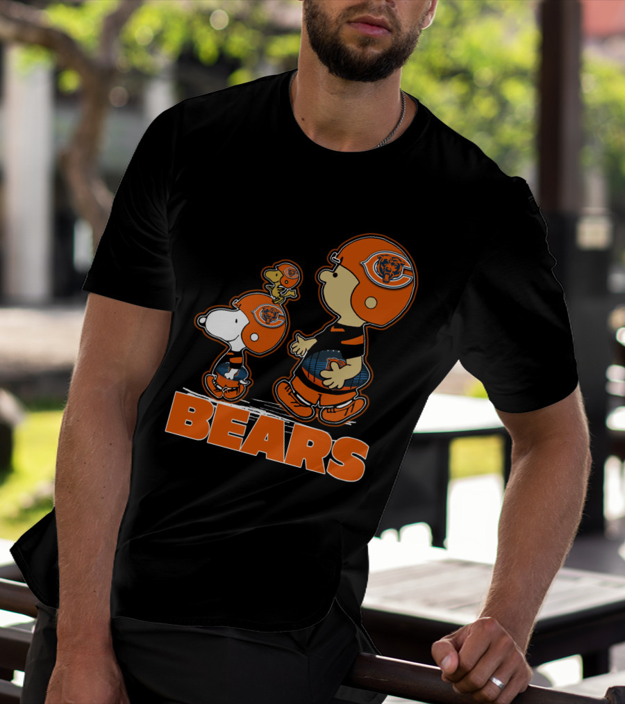 Snpfootball Chicago Bears Peanuts Characters In Bears Helmets T-Shirt