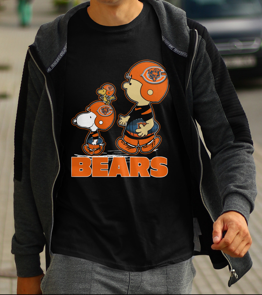 Snpfootball Chicago Bears Peanuts Characters In Bears Helmets T-Shirt
