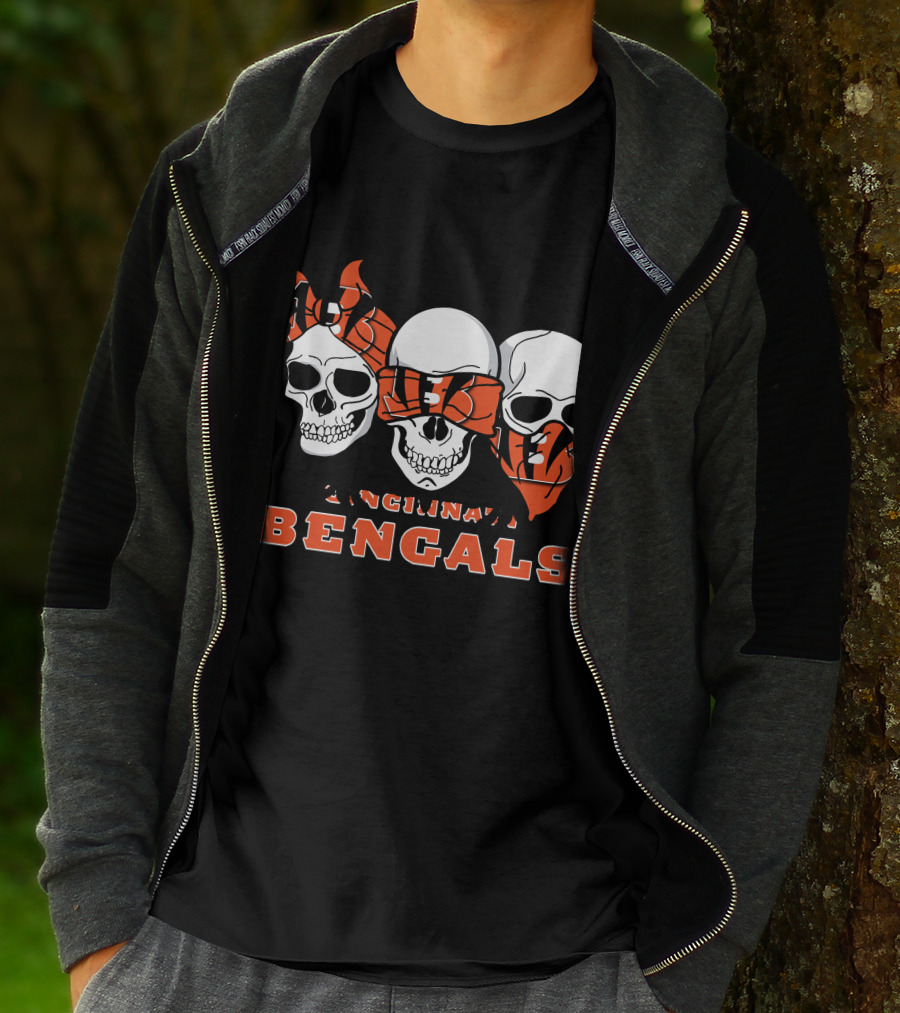 CINCINNATI BENGALS 3 Skull Bandana T-Shirt