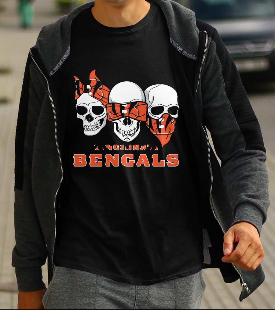 CINCINNATI BENGALS 3 Skull Bandana T-Shirt