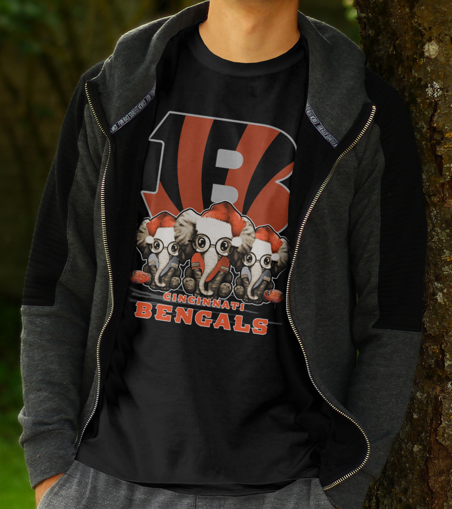 Cincinnati Bengals Christmas Elephants With Santa Hats T-Shirt