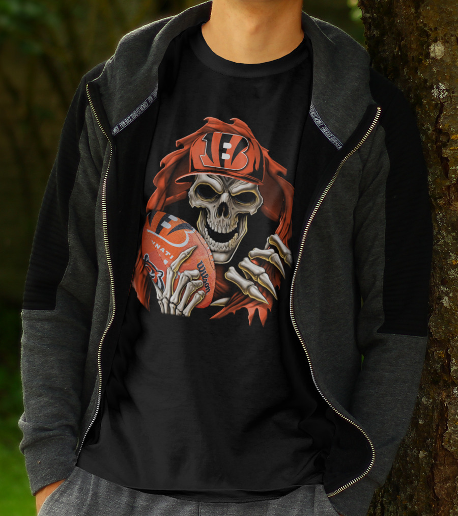 Skullbong Cincinnati Bengals Skeleton Holding Football T-Shirt
