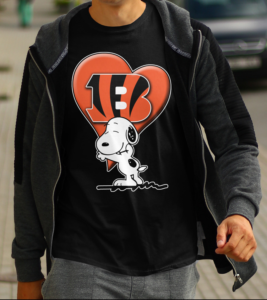 Snp V1 Cincinnati Bengals Snoopy Heart T-Shirt