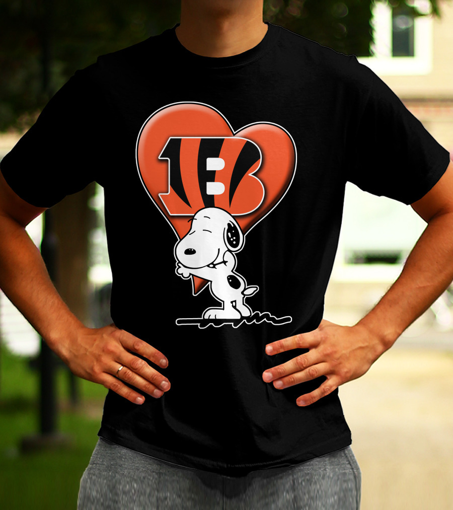 Snp V1 Cincinnati Bengals Snoopy Heart T-Shirt