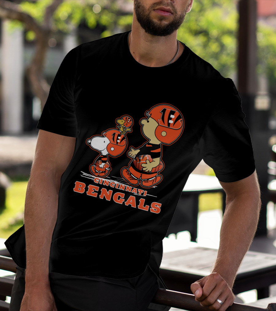 Cincinnati Bengals Snpfootball Charlie Brown Snoopy Woodstock Football Helmet T-Shirt
