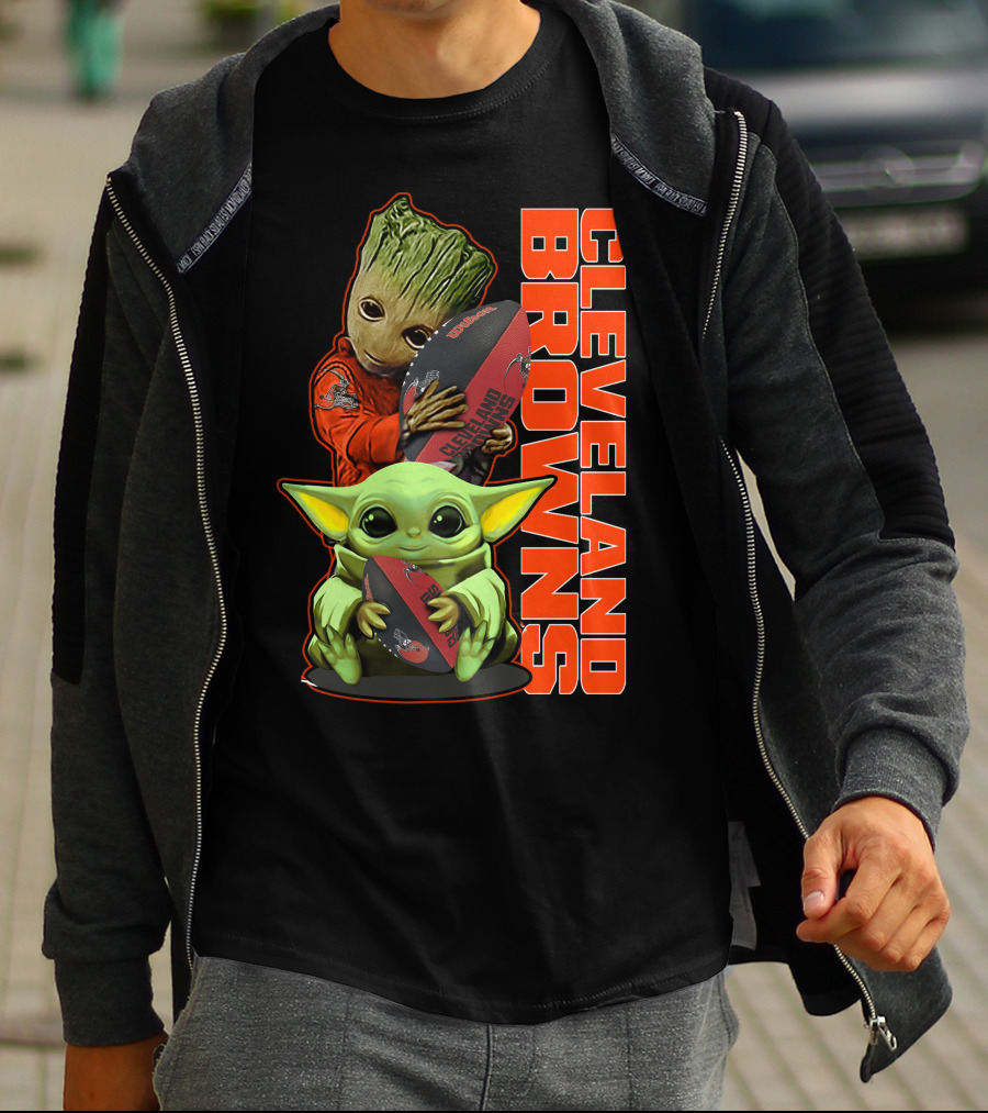 CLEVELAND BROWNS Groot And Baby Yoda Holding Football T-Shirt