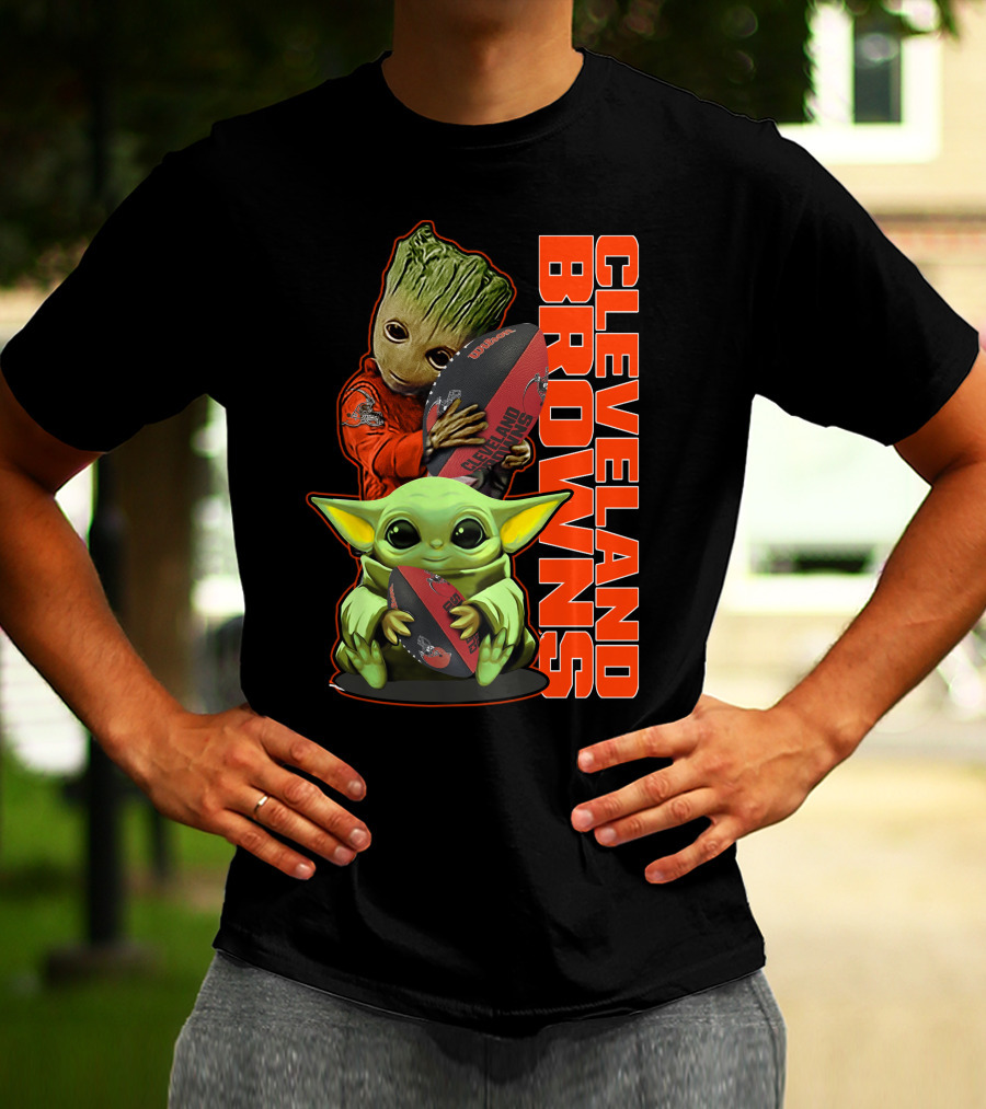 CLEVELAND BROWNS Groot And Baby Yoda Holding Football T-Shirt