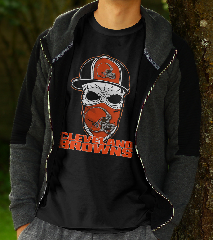 CLEVELAND BROWNS Skull Hat Football Helmet T-Shirt