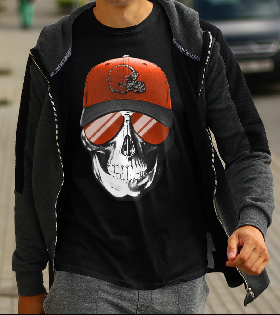 Skull With Cleveland Browns Helmet And Reflective Glasses T-Shirt