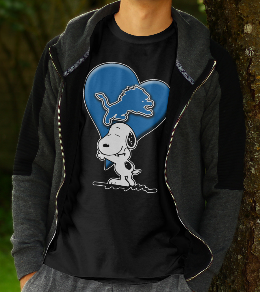 Snoopy Hugging Heart Detroit Lions T-Shirt