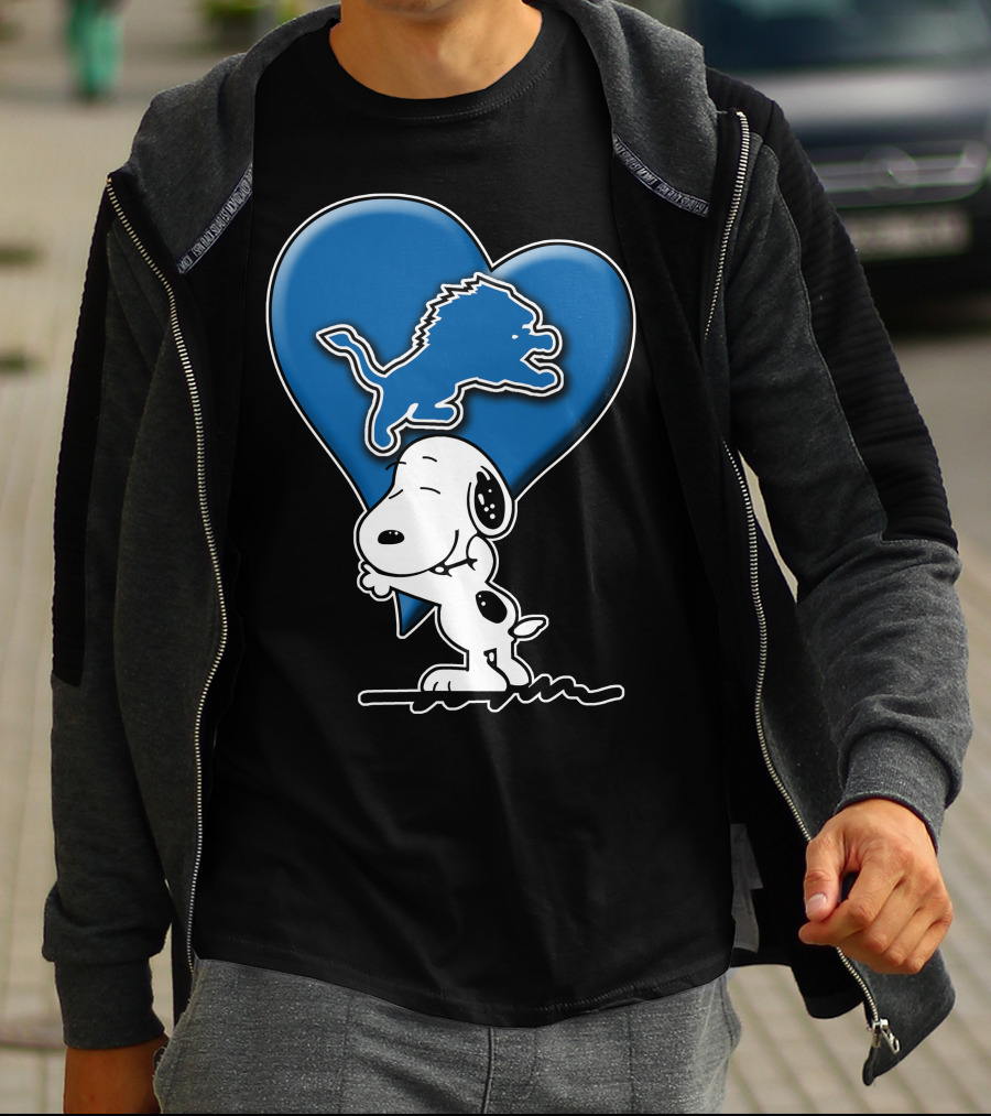 Snoopy Hugging Heart Detroit Lions T-Shirt