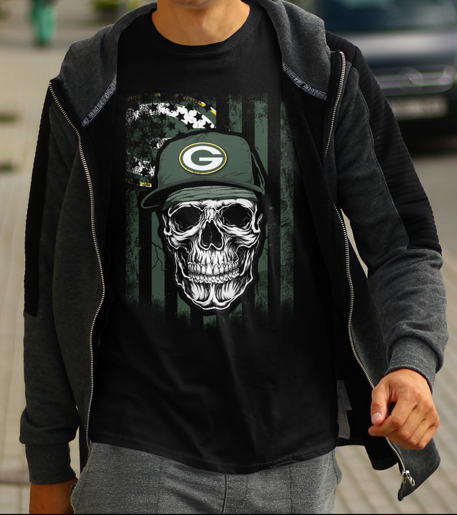 Skull Green Bay Packers Hat With American Flag Background T-Shirt