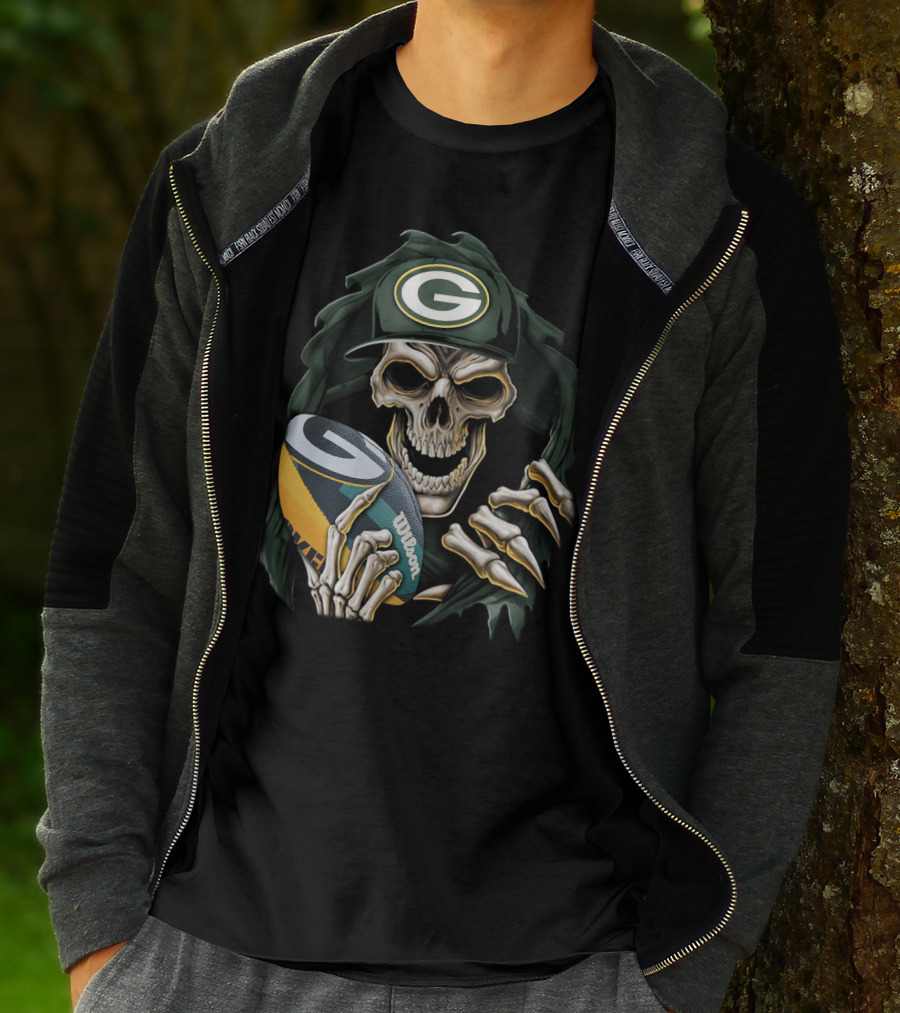 Skull Holding Wilson Football Green Bay Packers T-Shirt