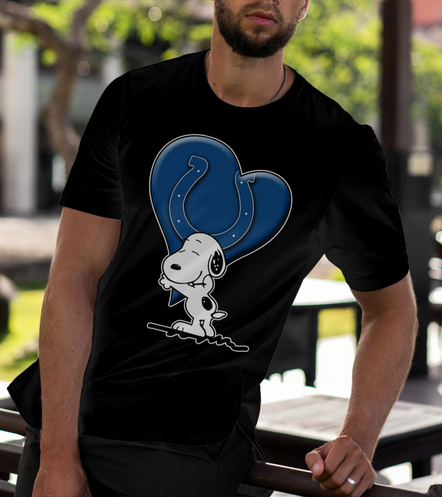 Snoopy Hugging Colts Horseshoe Heart Indianapolis Colts Snp T-Shirt