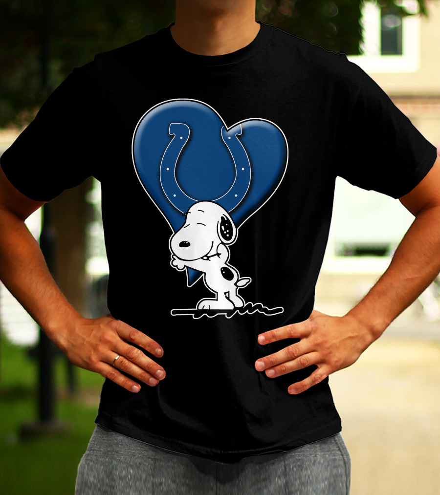 Snoopy Hugging Colts Horseshoe Heart Indianapolis Colts Snp T-Shirt
