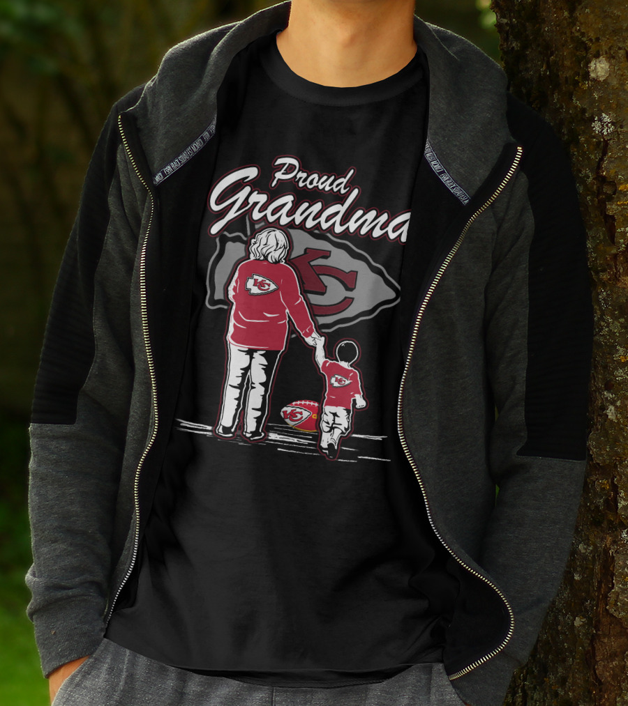 Proud Grandma Kansas City Chiefs Logo With Family T-Shirt