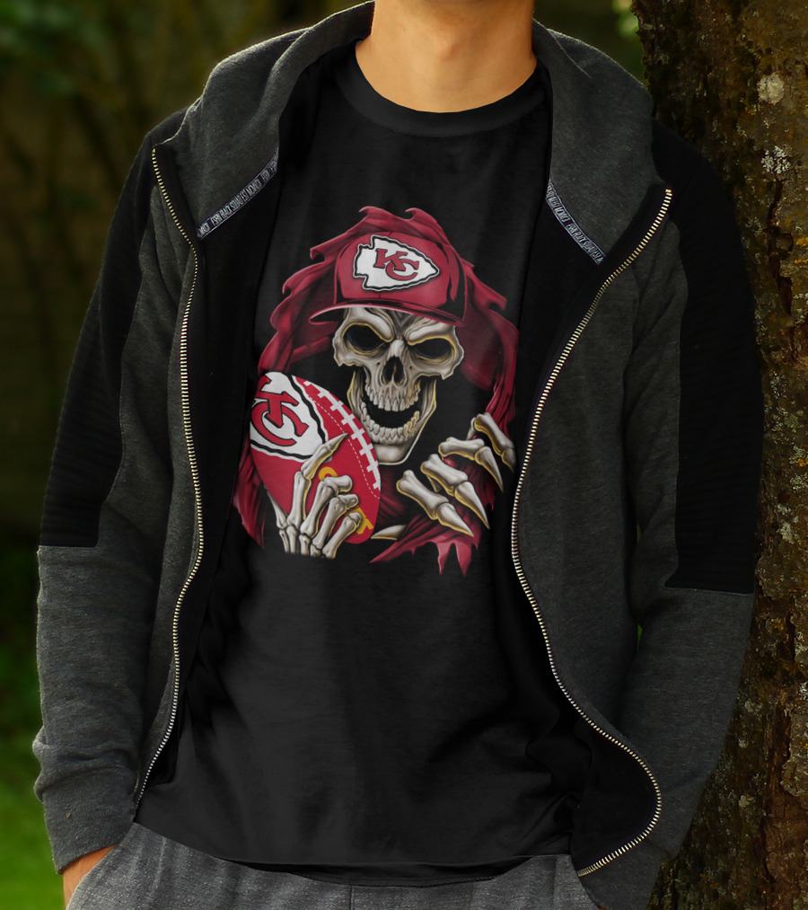 Skullbong Kansas City Chiefs Skeleton Holding Football With KC T-Shirt