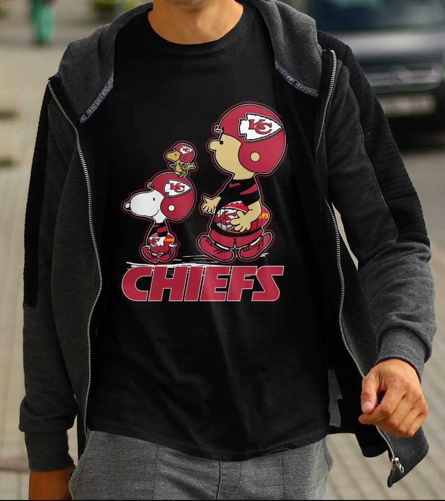 Snpfootball Kansas City Chiefs Snoopy Woodstock Helmet Charlie Brown T-Shirt