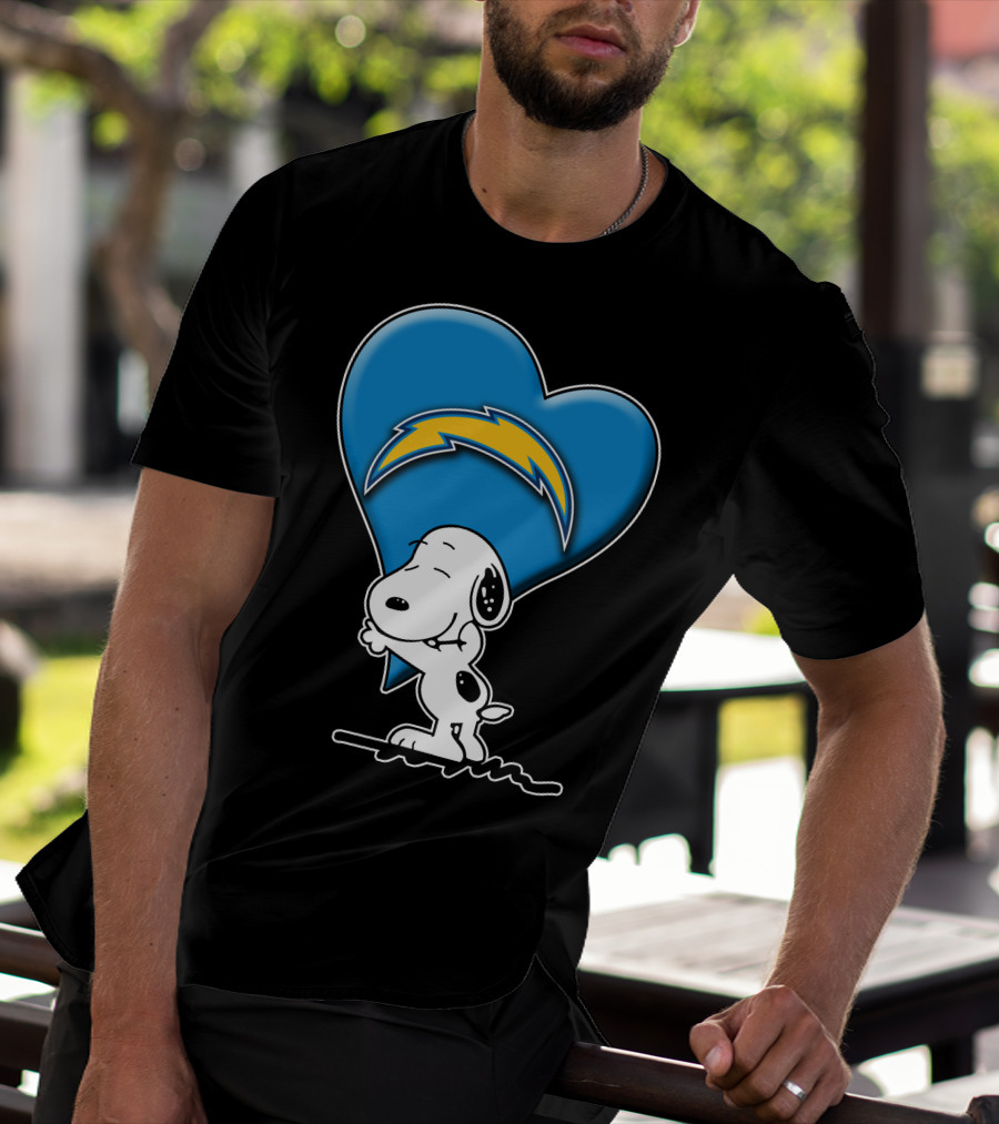 Snp V1 Los Angeles Chargers Snoopy Hugging Heart T-Shirt