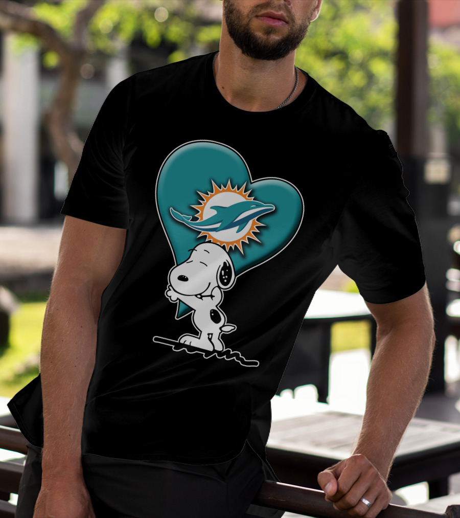 Snp V1 Snoopy Miami Dolphins Heart Hug T-Shirt