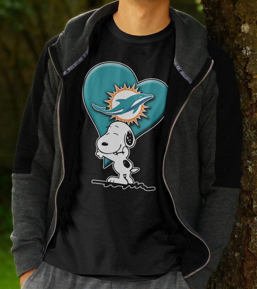 Snp V1 Snoopy Miami Dolphins Heart Hug T-Shirt