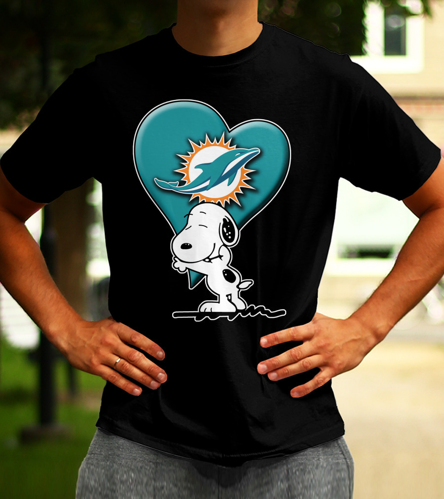Snp V1 Snoopy Miami Dolphins Heart Hug T-Shirt