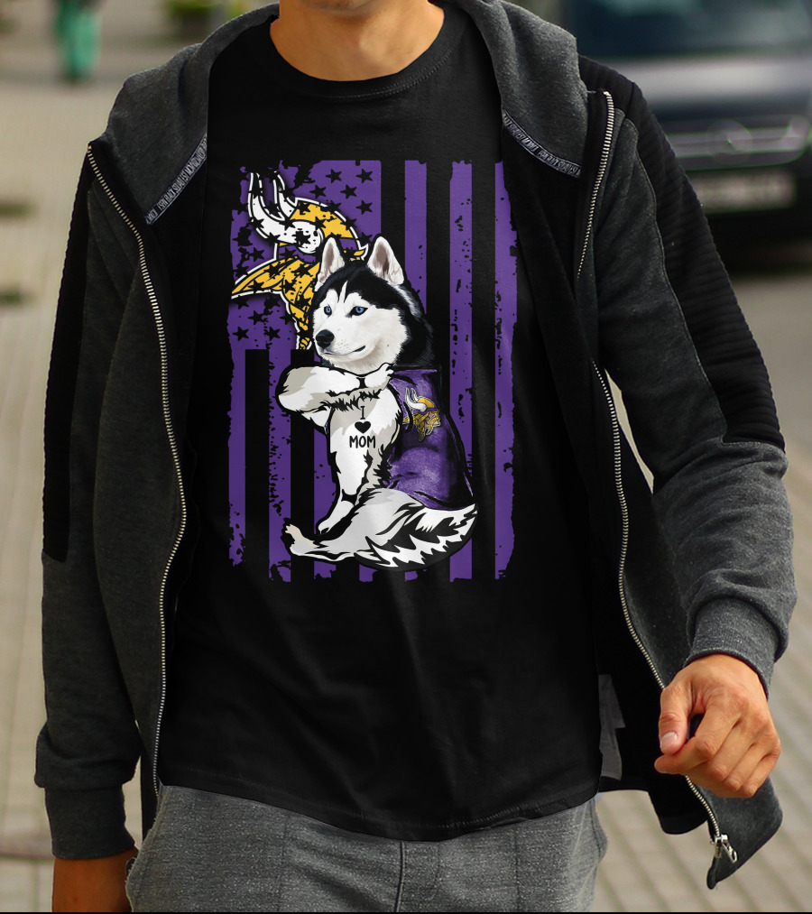 Siberian Husky Vikings Fan Mom Love With Purple Flag And Helmet T-Shirt