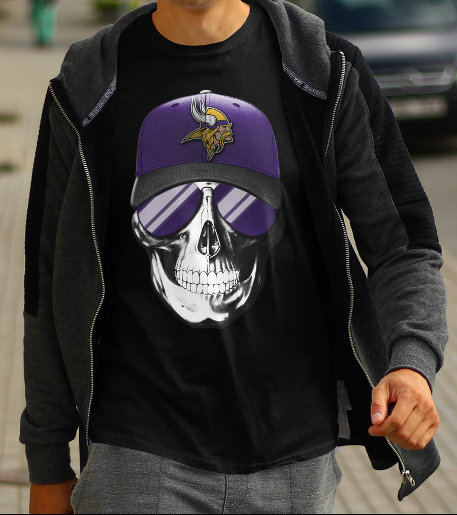 Minnesota Vikings Skull With Purple Hat T-Shirt