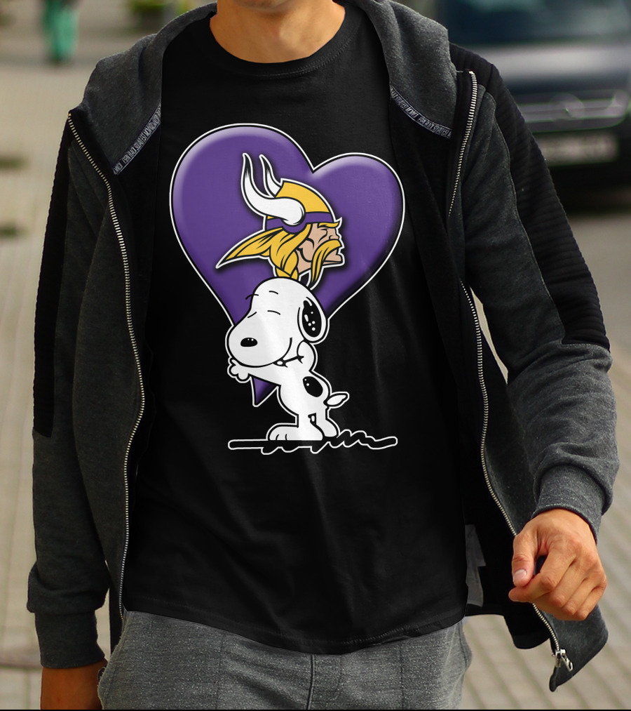Snoopy Hugging Heart Minnesota Vikings T-Shirt