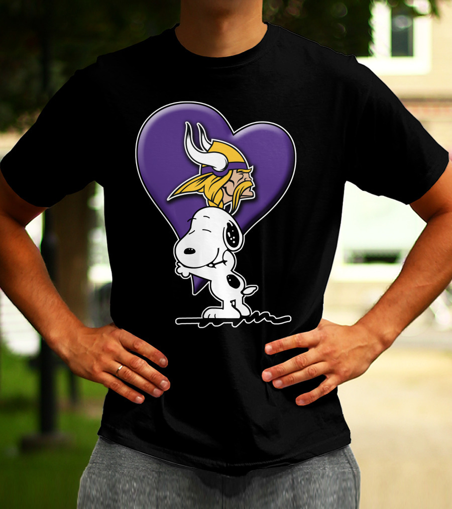 Snoopy Hugging Heart Minnesota Vikings T-Shirt