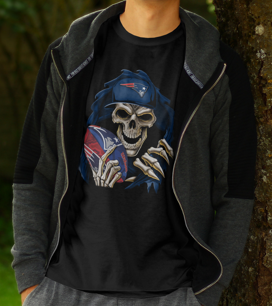 Skullbong New England Patriots Skeleton With Cap Holding Wilson Football T-Shirt