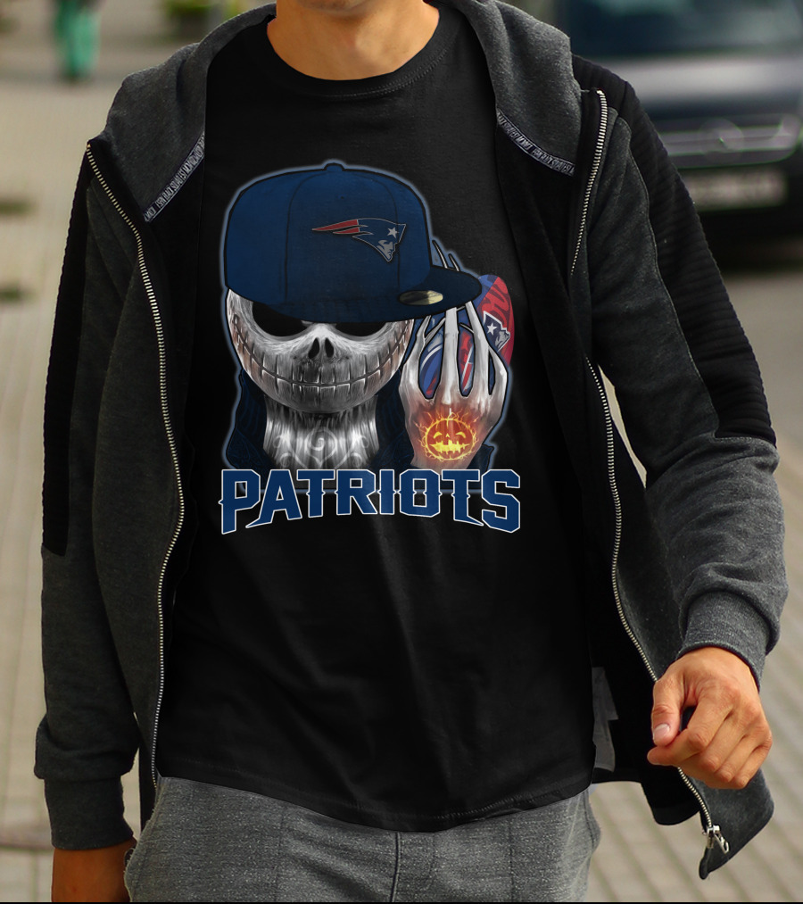 Jackskull New England Patriots Skull Football Fan T-Shirt