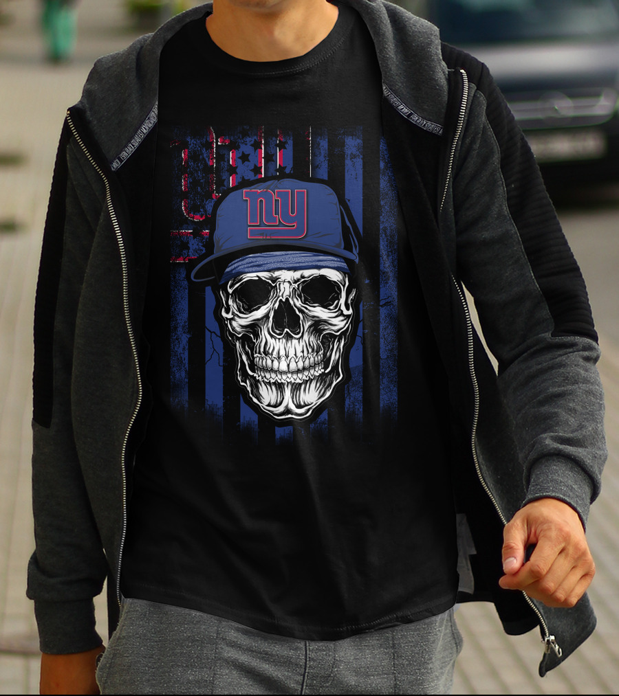 New York Giants Skull With Blue Hat And American Flag Background T-Shirt